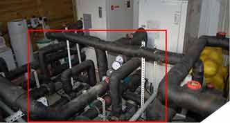 凌亂機(jī)房，管道交錯(cuò)